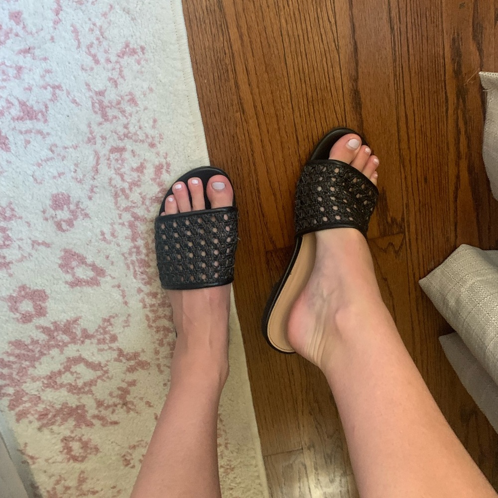 Forever 21 black crotchet slide